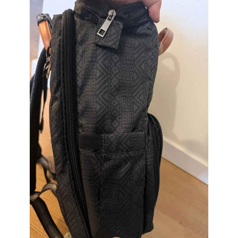 monbébé Geometric Diaper Backpack pull out bassinet